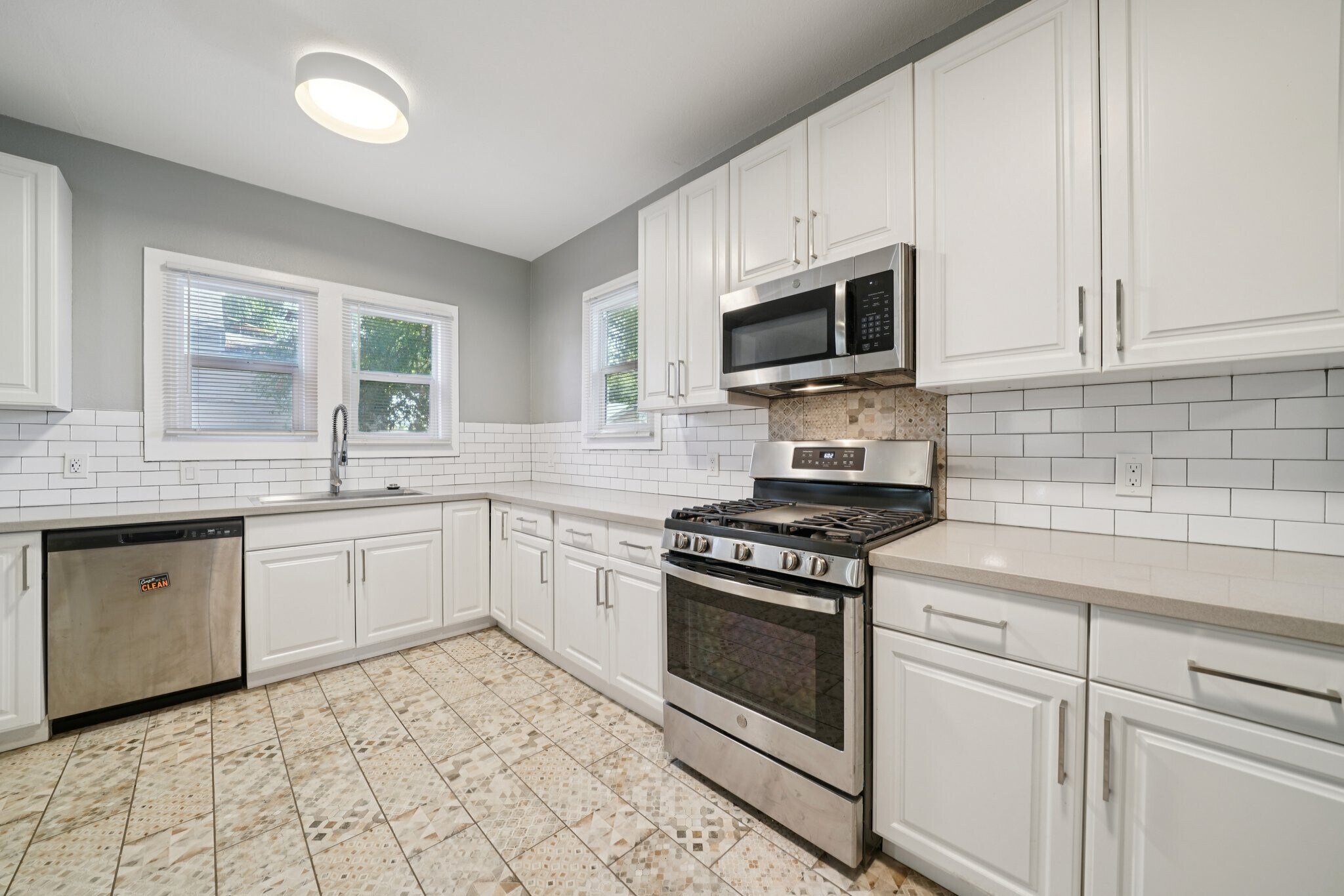 Building Photo - 379 W 19th St