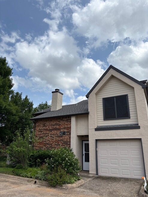 Building Photo - 827 W Harwood Rd