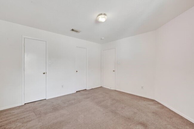 Building Photo - 15903 Timber Chase Dr