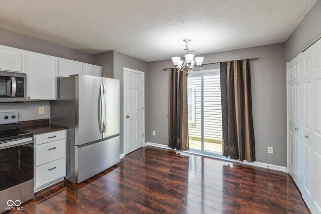 Building Photo - 1009 Ebony Cir