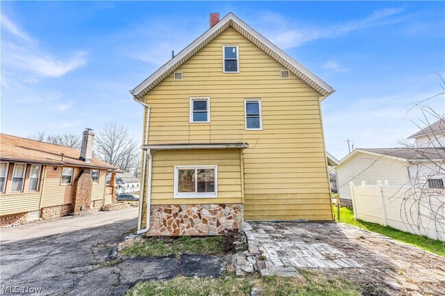 Building Photo - 516 Whitney Ave