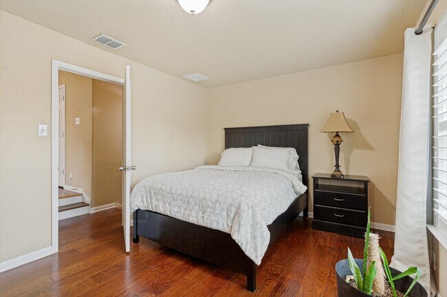 Building Photo - GORGEOUS 5-BEDROOM IN TRIANA SUBDIVISION