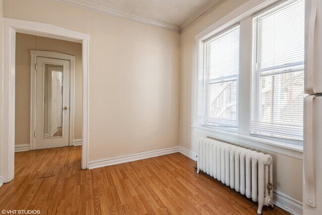 Building Photo - 3408 W Berteau Ave