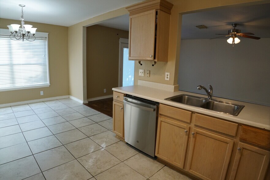 Building Photo - 10022 Sandbrook Hl