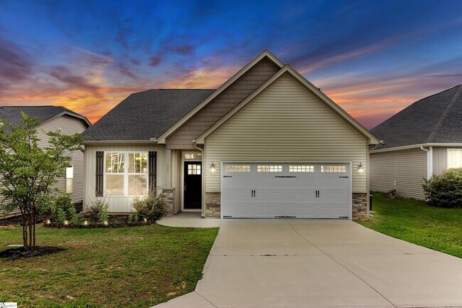 Building Photo - 111 Royal Pine Wy.