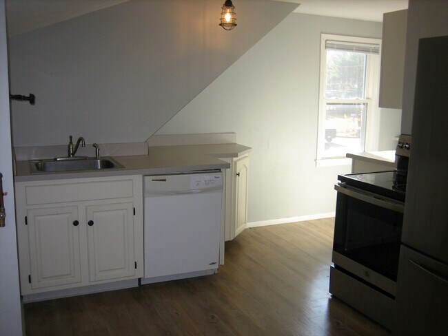 Building Photo - 706 Lancaster St