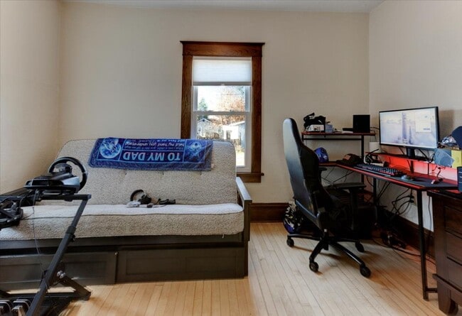 Building Photo - Single Family Home - 4+ Bedroom | 2 Bath