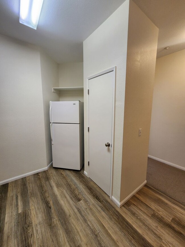 Building Photo - Ocean View Corner Apartment with Private Deck
