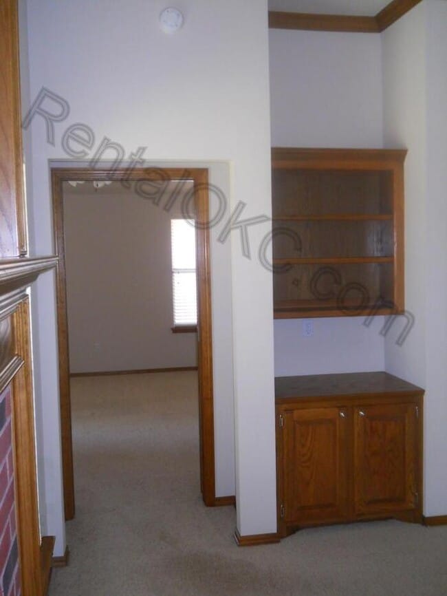 Building Photo - 3 Bed 2 Bath + Office in Moore School dist...