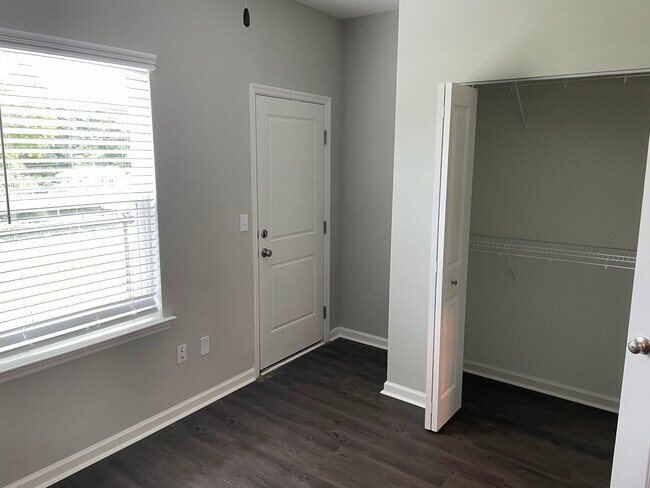 Building Photo - 2272 Del Carmel Way