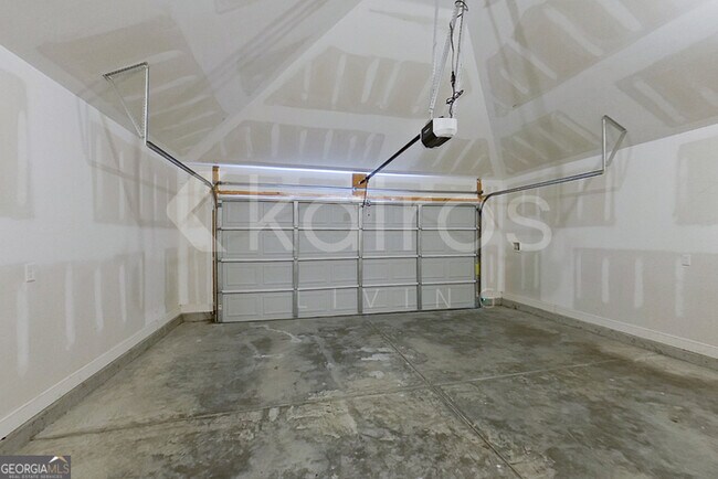 Building Photo - 110 Western Red Cedar Dr