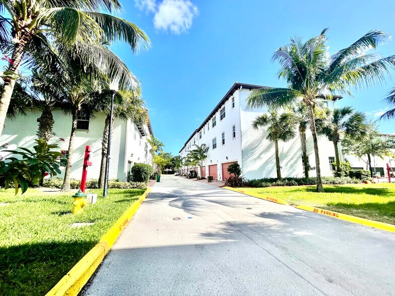 Building Photo - 2833 SW 119th Way