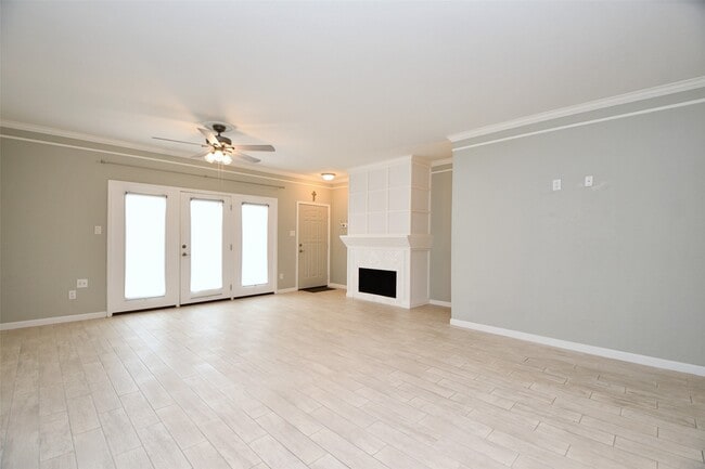 Building Photo - 382 Wilcrest Dr