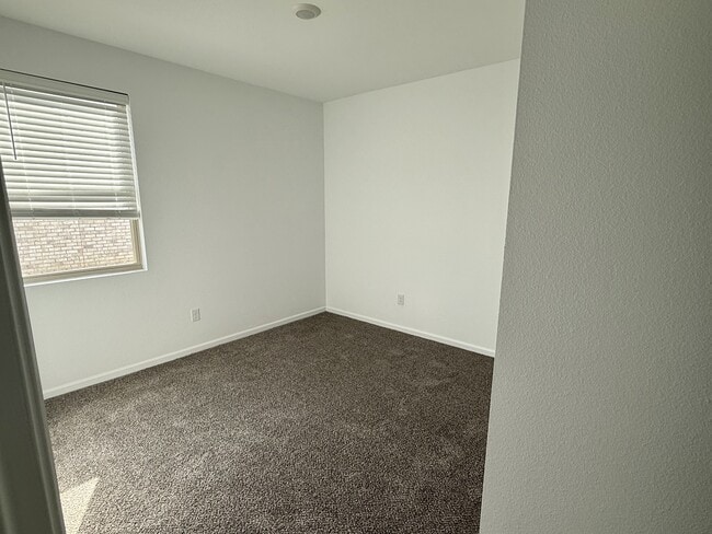 Building Photo - 41095 Merganser