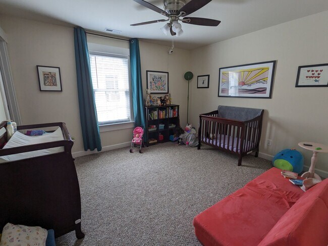Building Photo - Spacious Four Bedroom Available July 3