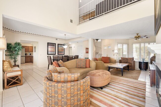 Building Photo - 260 Vista Royale Cir E