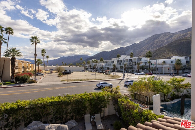 Building Photo - 546 N Indian Canyon Dr