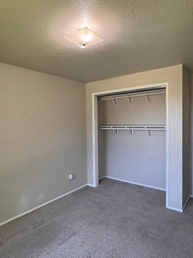 Building Photo - 5303 N Sky Vista Ave