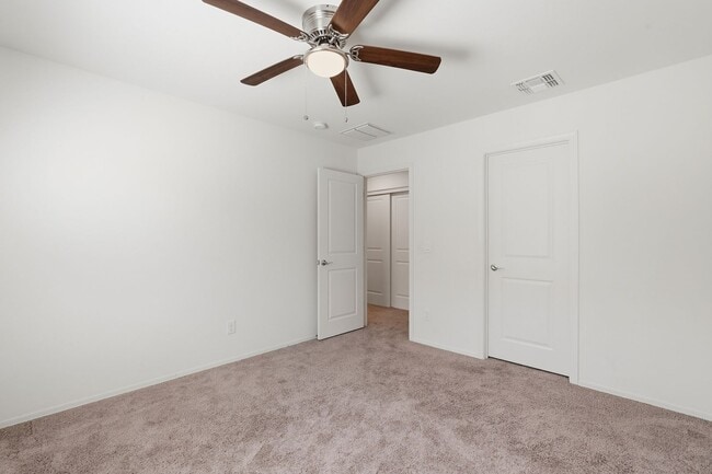 Building Photo - 4bedroom 2 bath single family home!
