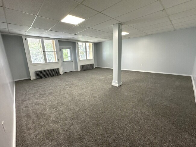 Building Photo - LEASE PENDING! Huge 2-Bedroom Apartment in Westminster