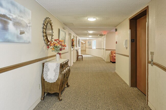 Building Photo - Beautiful 2 Bed, 2 Bath Condo in 62+ Community – Furnished or Unfurnished