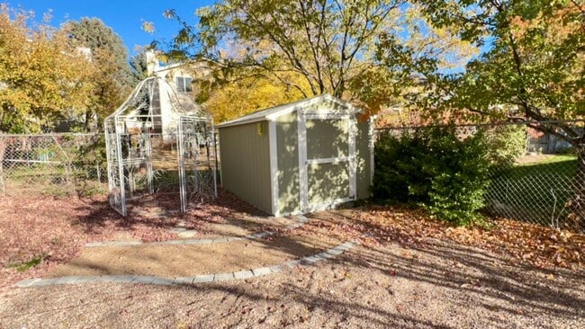 Building Photo - Lovely 3-Bedroom House with Shaded Yard