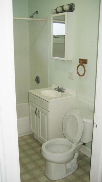 Building Photo - 30 Hillside St