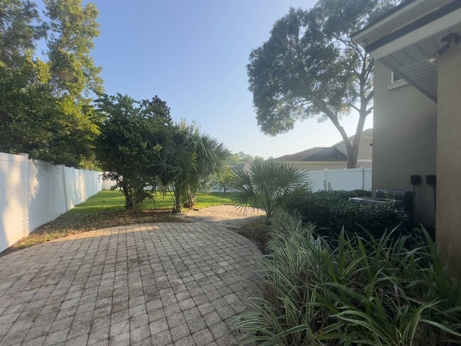 Building Photo - 15 Hunters Hollow Ct