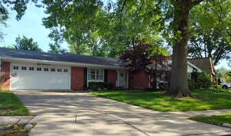 Building Photo - 817 Kenyon Dr