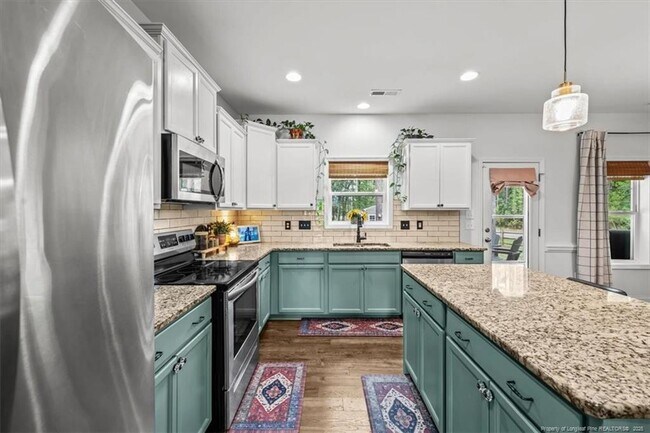 Building Photo - 400 Everest Ct