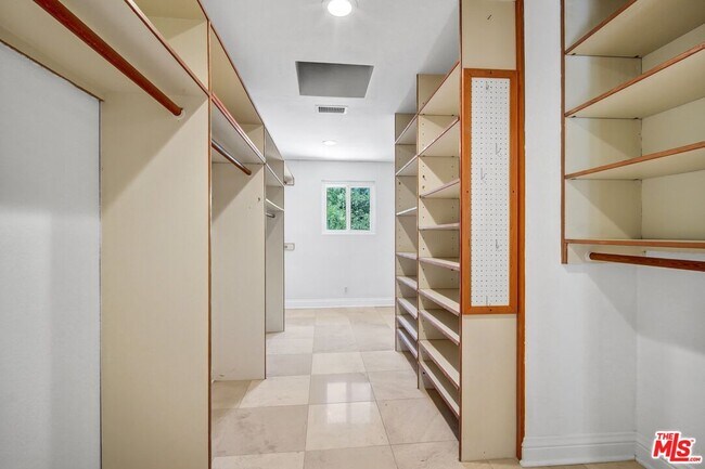 Building Photo - 1515 Outlook Cir