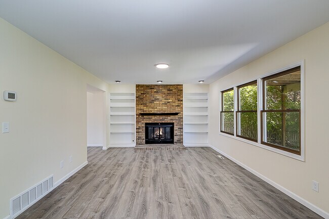 Building Photo - 1724 Westchester Ln