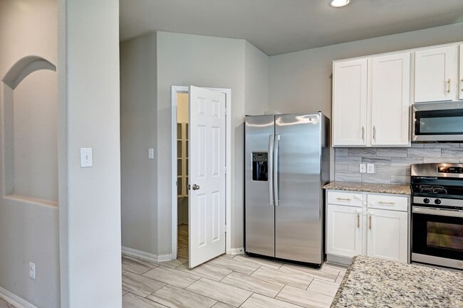 Building Photo - 3303 Owl Hollow Dr