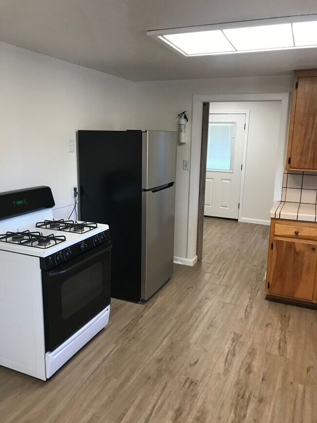 Building Photo - Updated 3 Bedroom 2 Bathroom Home in Paradise!