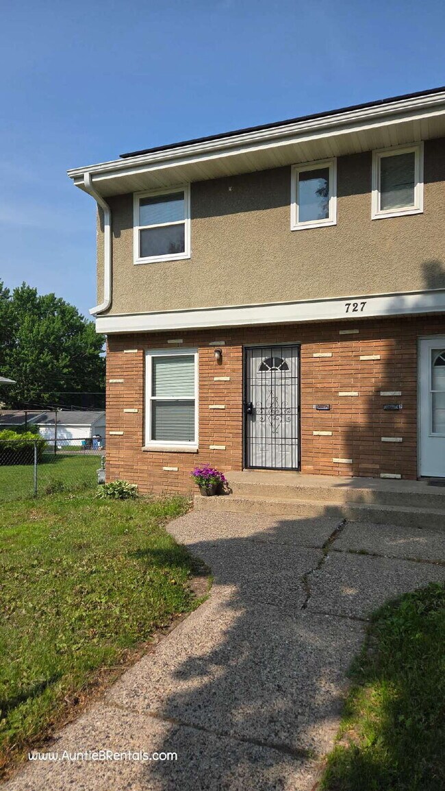 Primary Photo - Great 2BR Duplex with a yard, Minneapolis ...