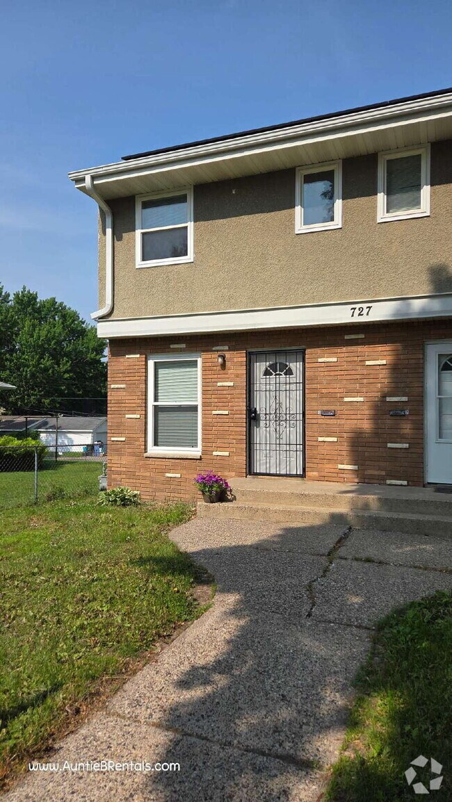 Building Photo - Great 2BR Duplex with a yard, Minneapolis ...