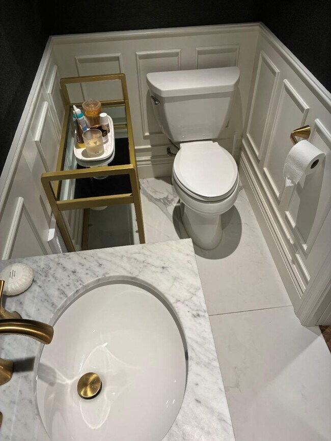 Building Photo - 212 Dwight Rd