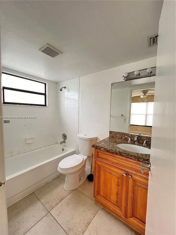 Building Photo - 1523 Lake Crystal Dr