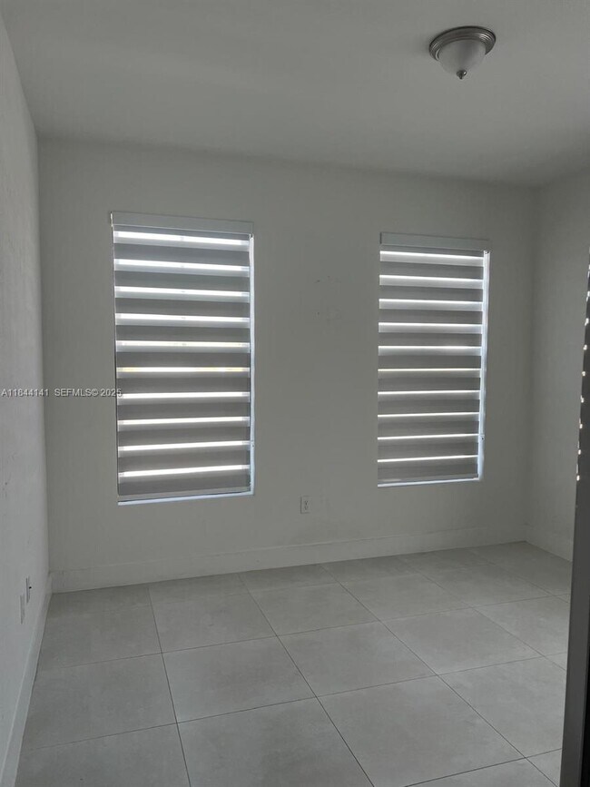 Building Photo - 1840 SW 144th Ave