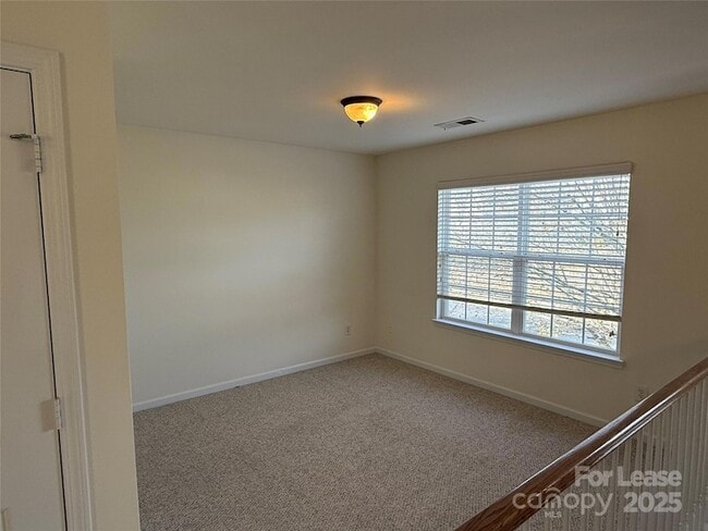 Building Photo - 5008 Centerview Dr