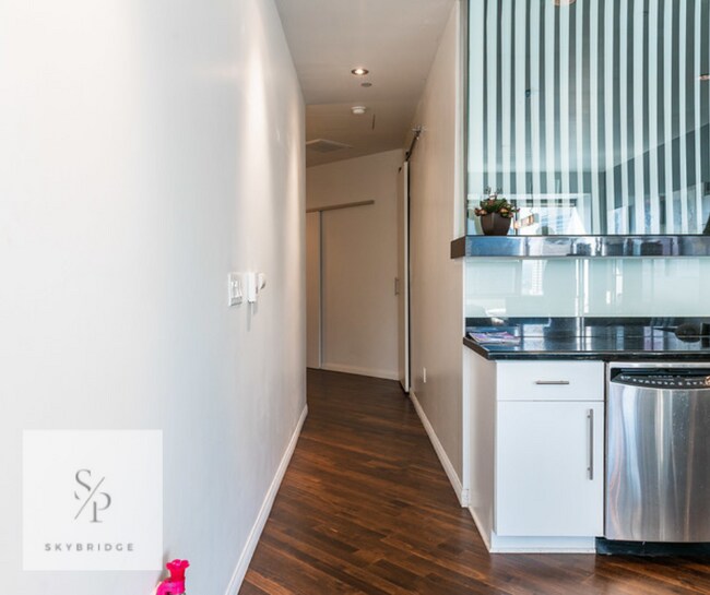 Building Photo - "Luxurious 2-Bedroom Furnished Condo with Scenic Views & Pool at 1100 Wilshire!"