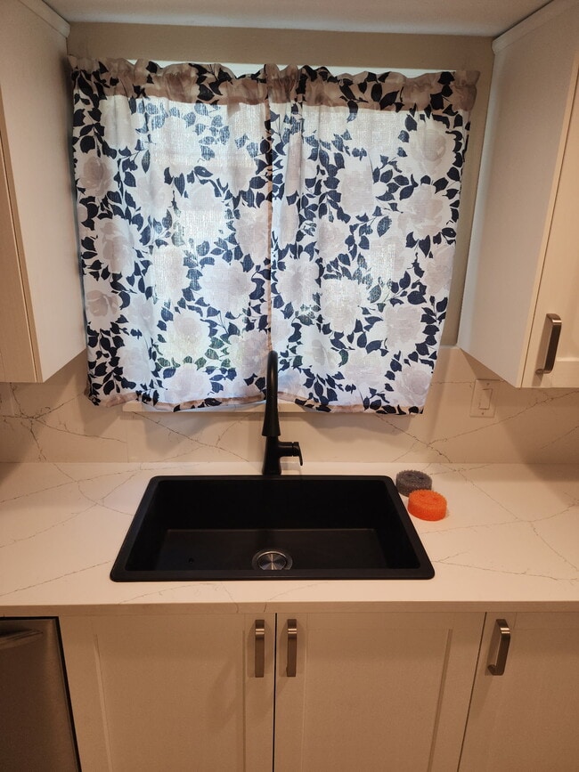 Building Photo - 28435 Trident Ct