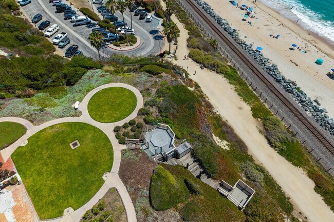 Building Photo - Dream home Located on the Bluff of Southwe...