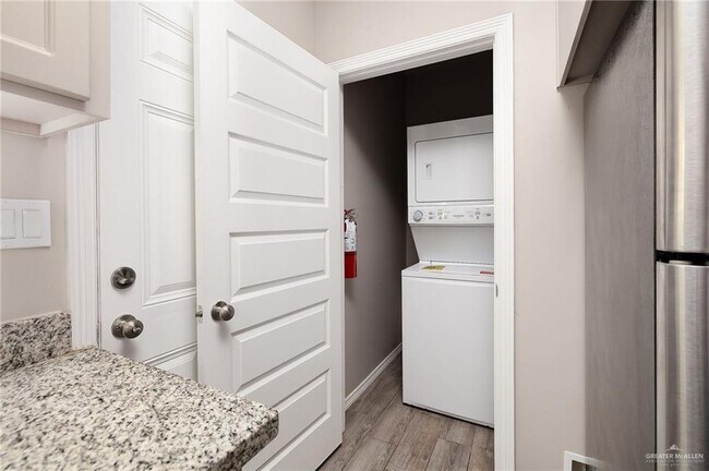 Building Photo - 9 West Dr