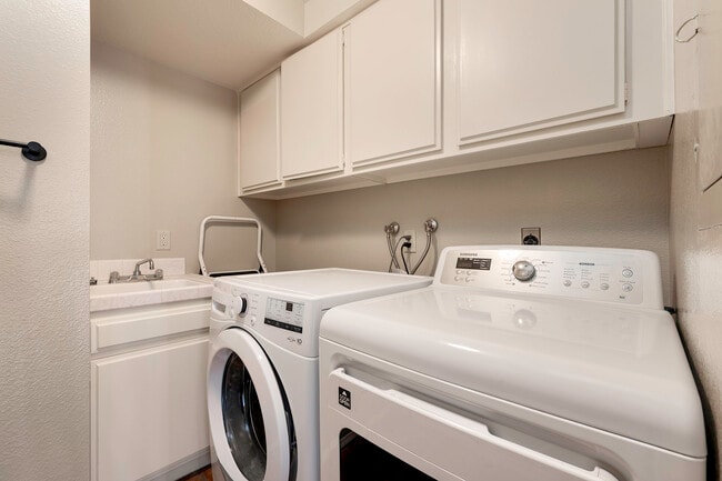 Building Photo - 369 Avenida Granada St