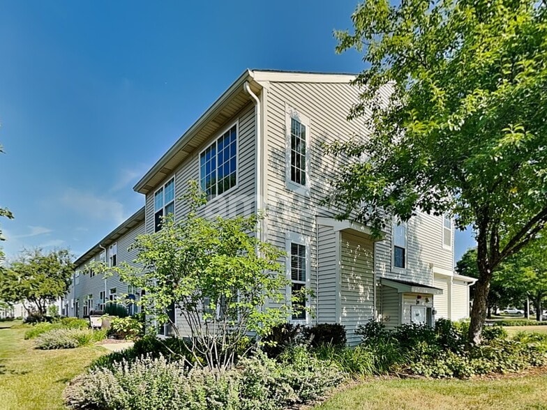 Building Photo - 2923 White Thorn Cir