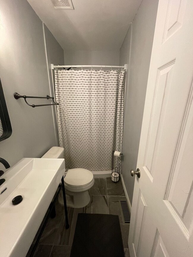 Building Photo - Sensational Three Bedroom Home Located in the Earlewood Community!