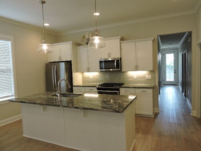 Building Photo - 5 YR old Modern Farmhouse designed 3BR/2BA...