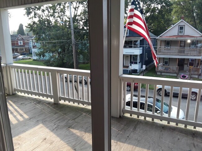 Building Photo - 715 E 4th St