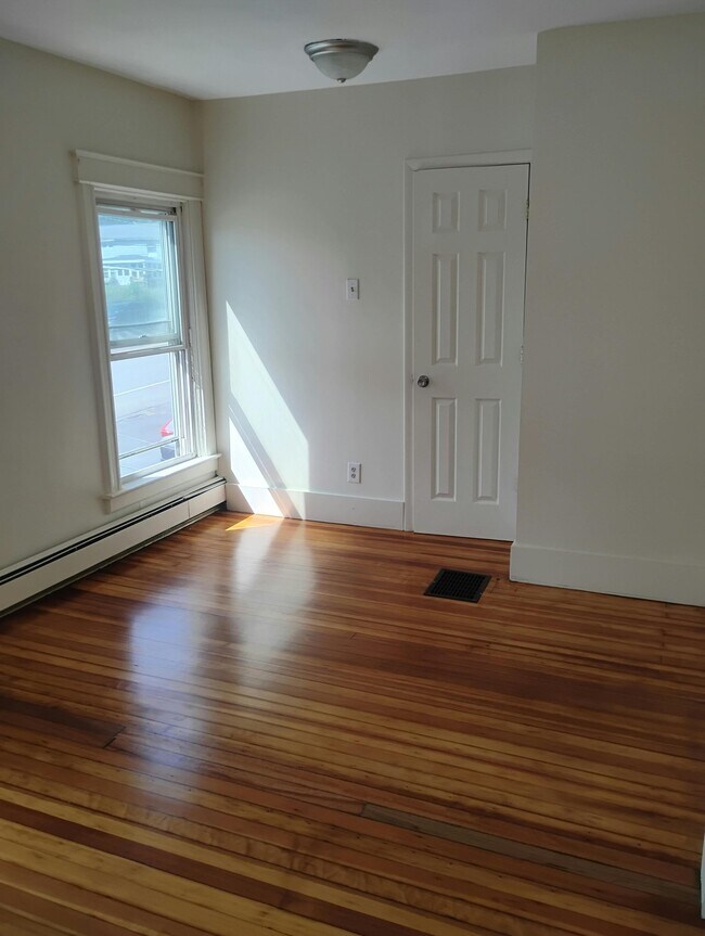 Building Photo - 441 Troy-Schenectady Rd